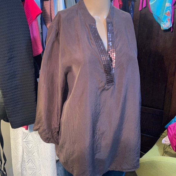 Tommy Bahama, Silk, brown, V-neck sequence size medium. - Picture 2 of 3